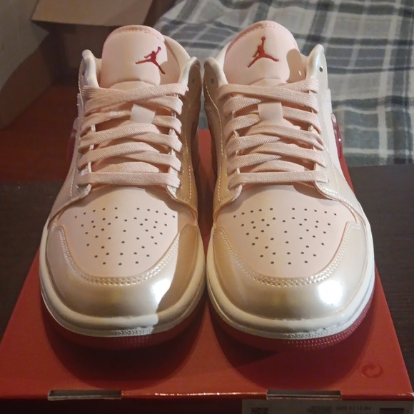 Air Jordan 1 Low SE Patent Valentines Day Womens 9.5 Mens 8 NWBox - Picture 4 of 9